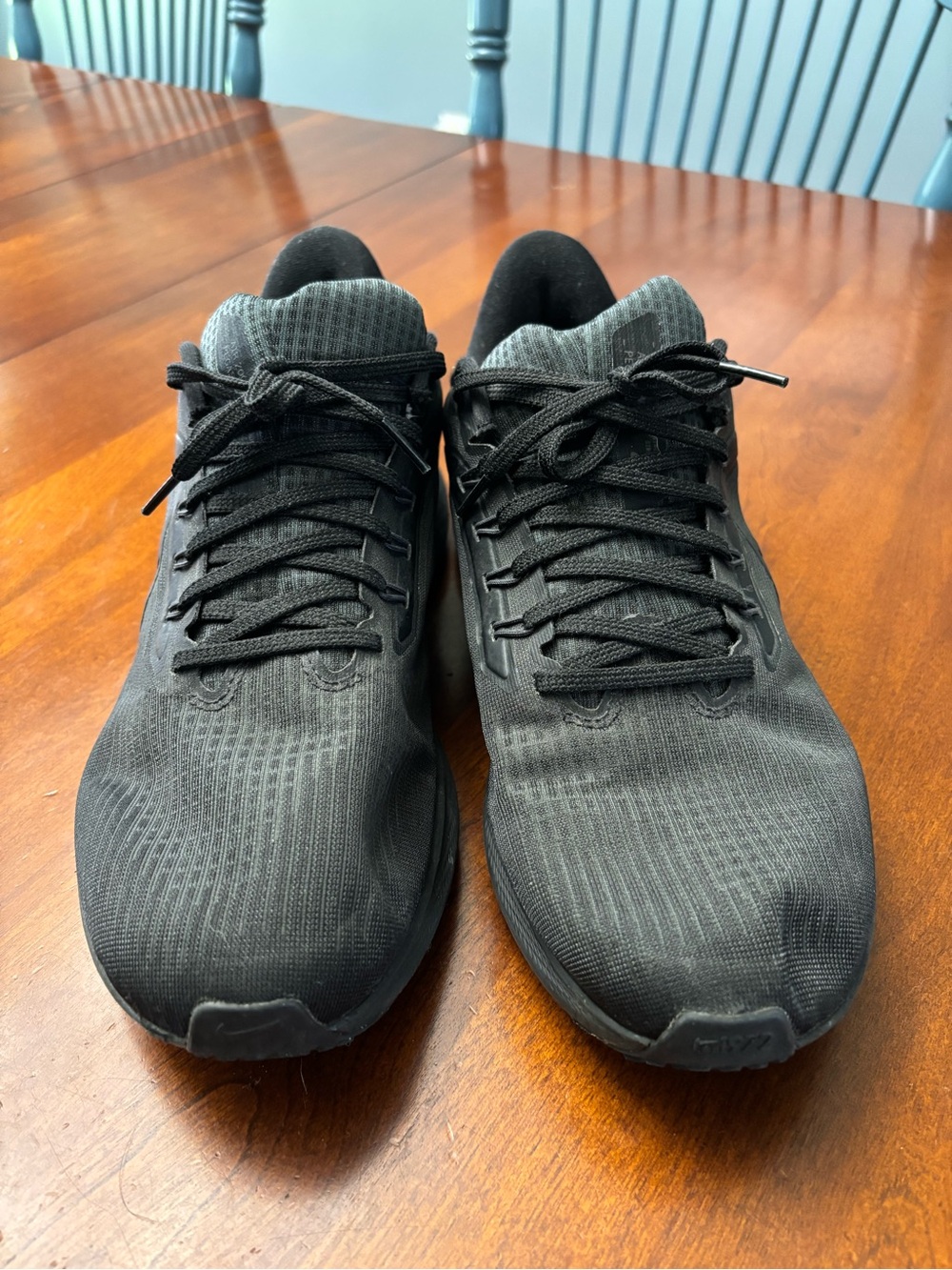 Nike Men's Black Athletic Running Sneakers
